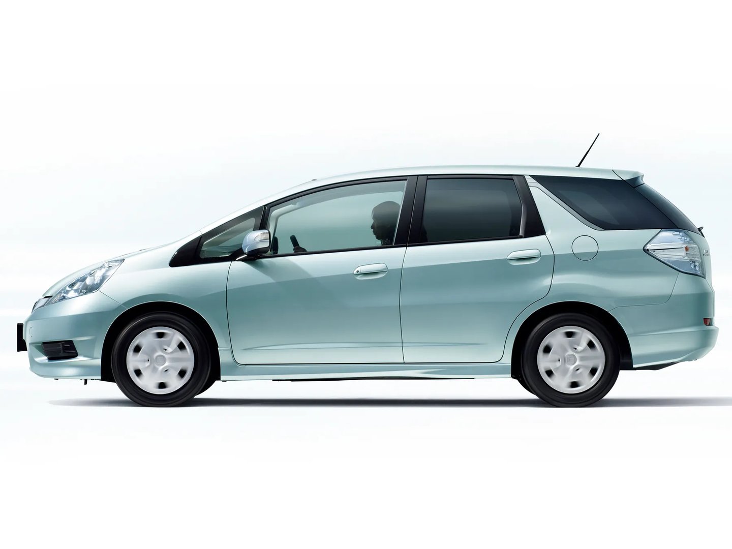Honda_Fit_Shuttle_1_generation__Estate_5-door__3.jpg
