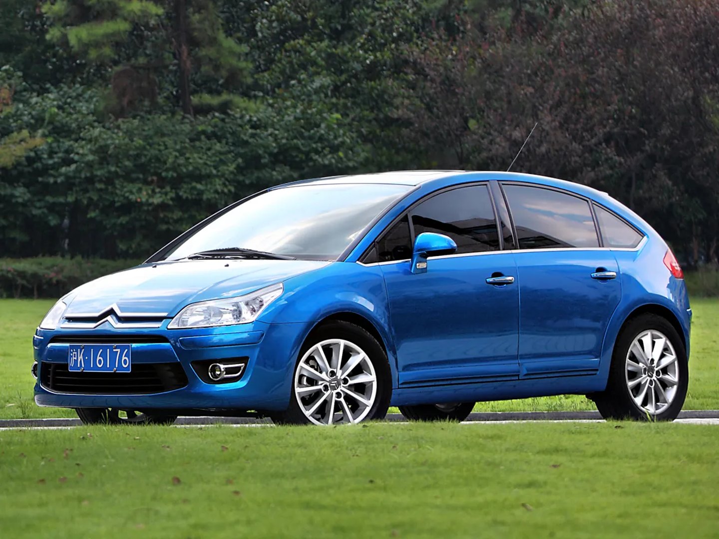 Citroen_C-Quatre_1_generation__Hatchback_5-door__8.jpg