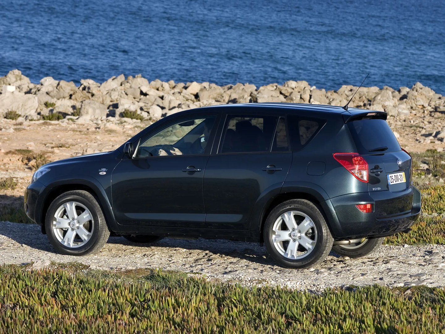 Toyota_RAV4_3_generation__SUV_5-doors__9.jpg
