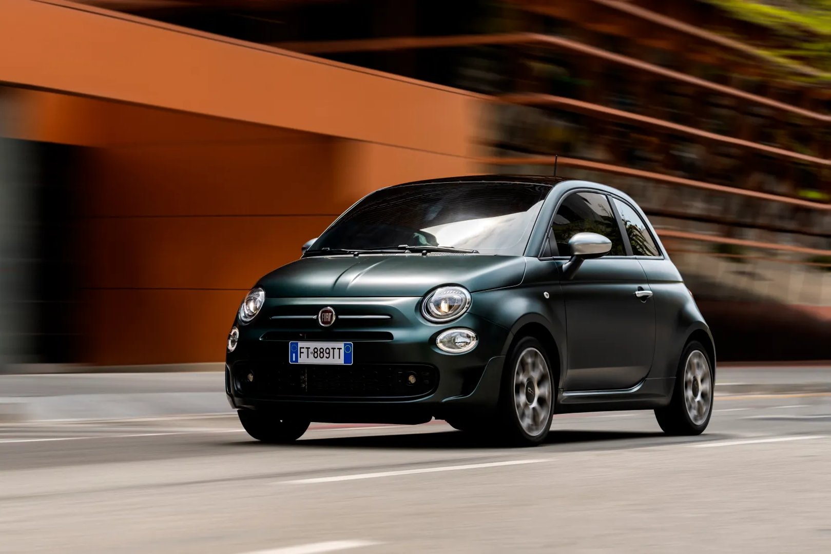 Fiat_500_2_generation_restyling__Mini_3-doors__3.jpg