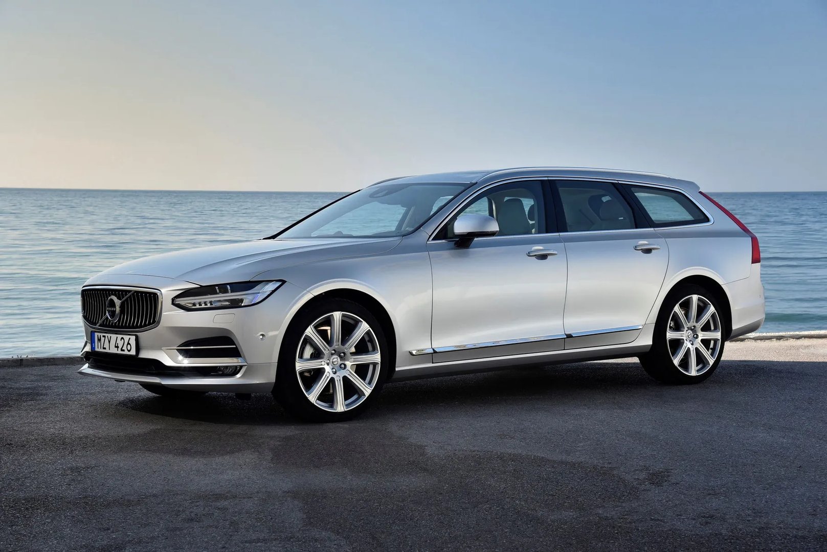 Volvo_V90_2_generation__Estate_5-door__1.jpg