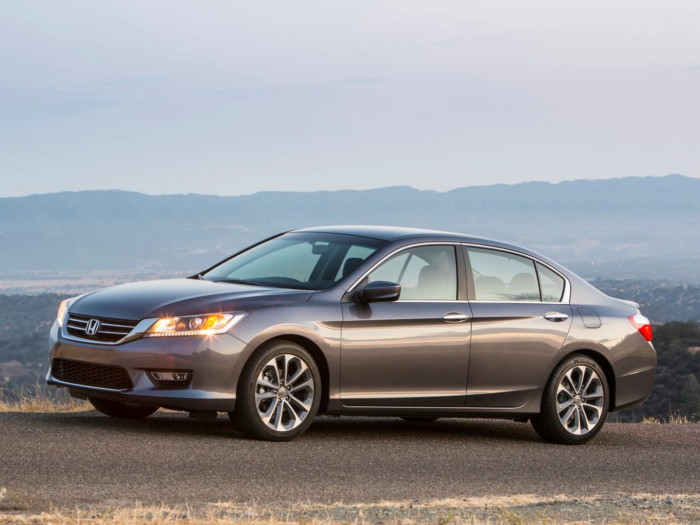 Honda_Accord_9_generation__Sedan__12.jpg