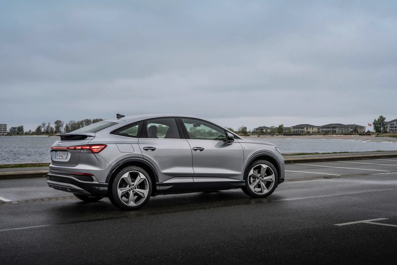 Audi_Q4_Sportback_e-tron_1_generation_restyling_1__SUV_Coupe__11.jpg