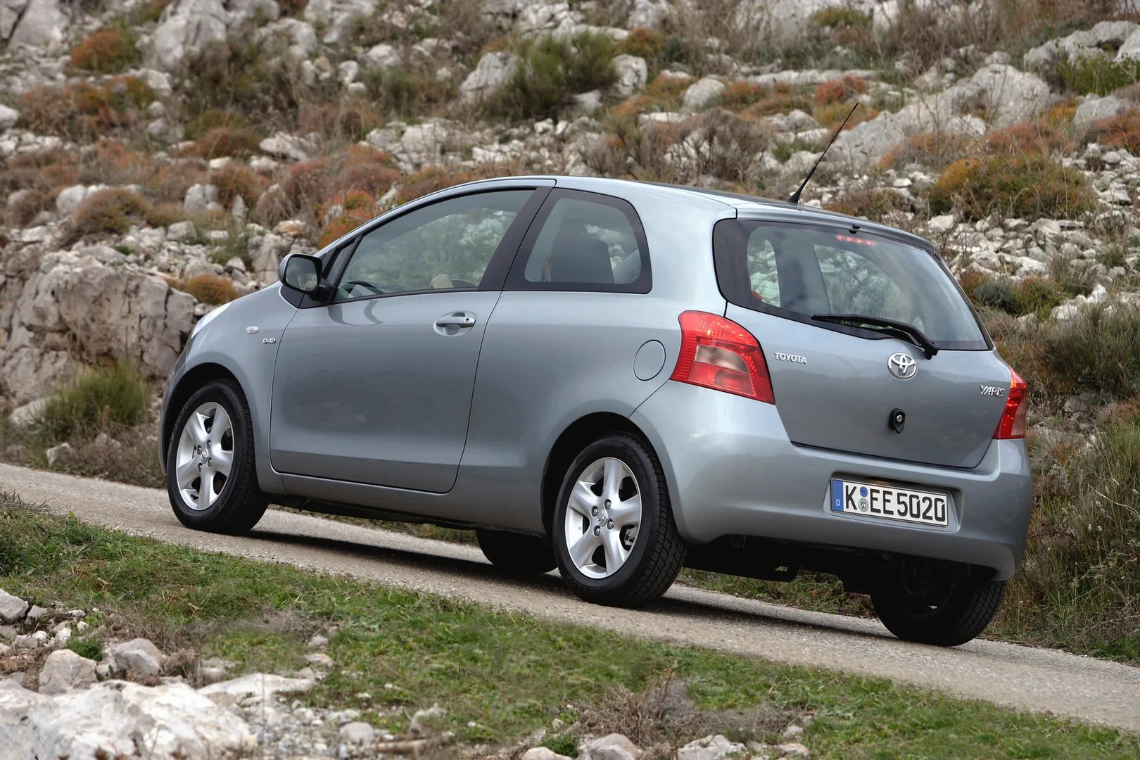 Toyota_Yaris_2_generation__Mini_3-doors__12.jpg