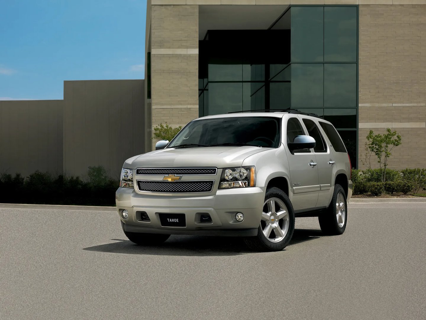 Chevrolet_Tahoe_3_generation__SUV_5-doors__10.jpg