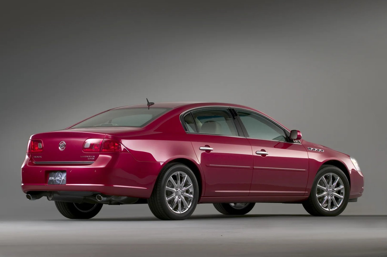 Buick_Lucerne_1_generation__Sedan__5.jpg