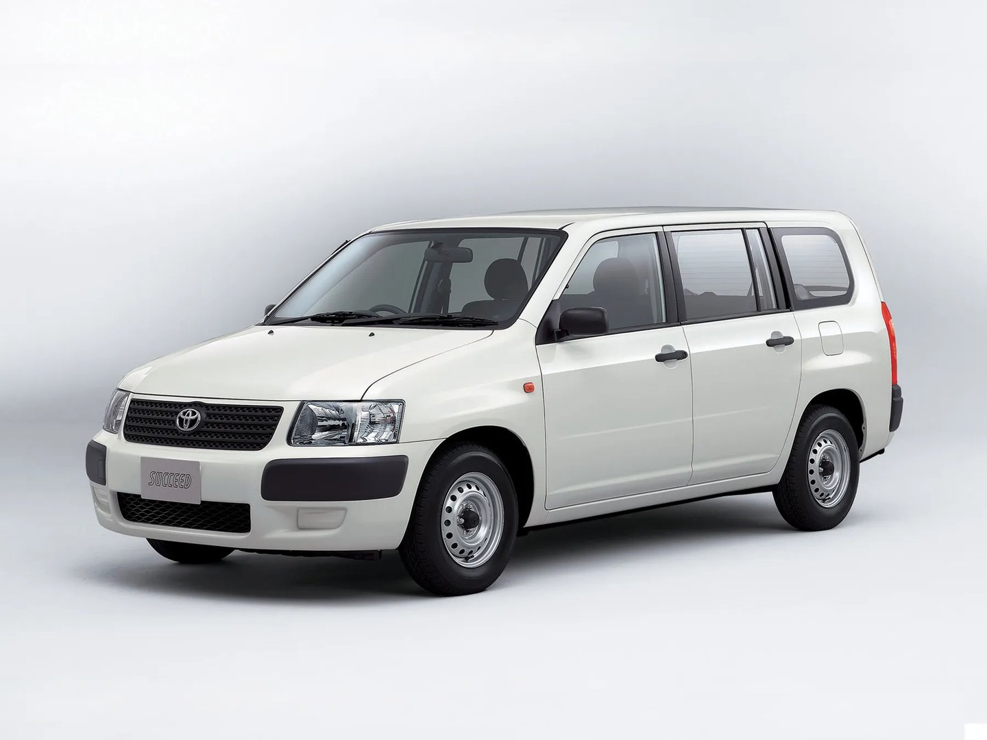 Toyota_Succeed_1_generation__Estate_5-door__4.jpg