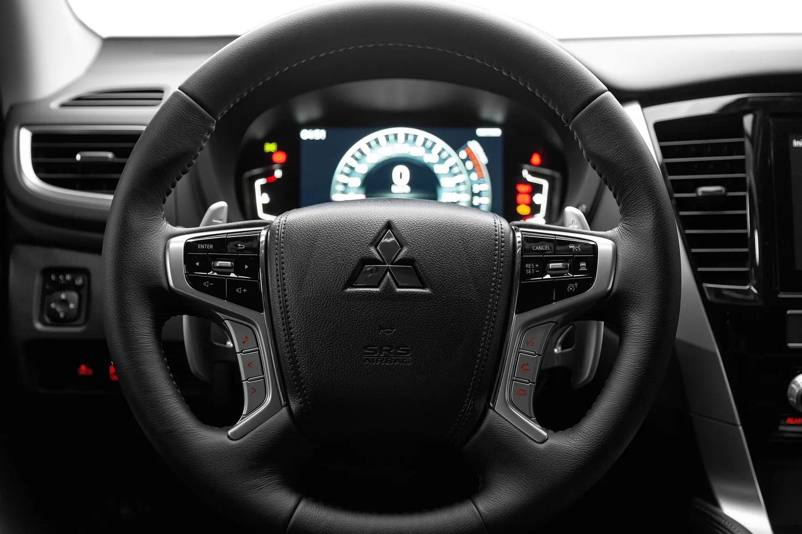 Mitsubishi_Pajero_Sport_3_generation_restyling__SUV_5-doors__13.jpg