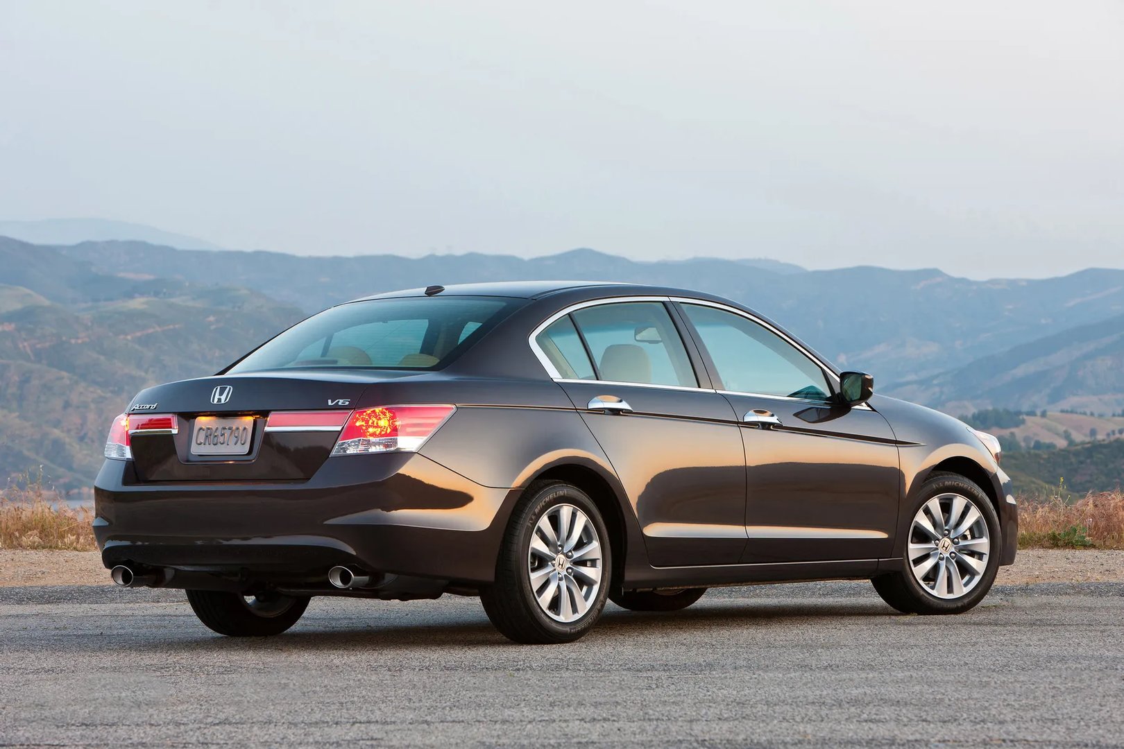 Honda_Accord_8_generation_restyling__Sedan__9.jpg