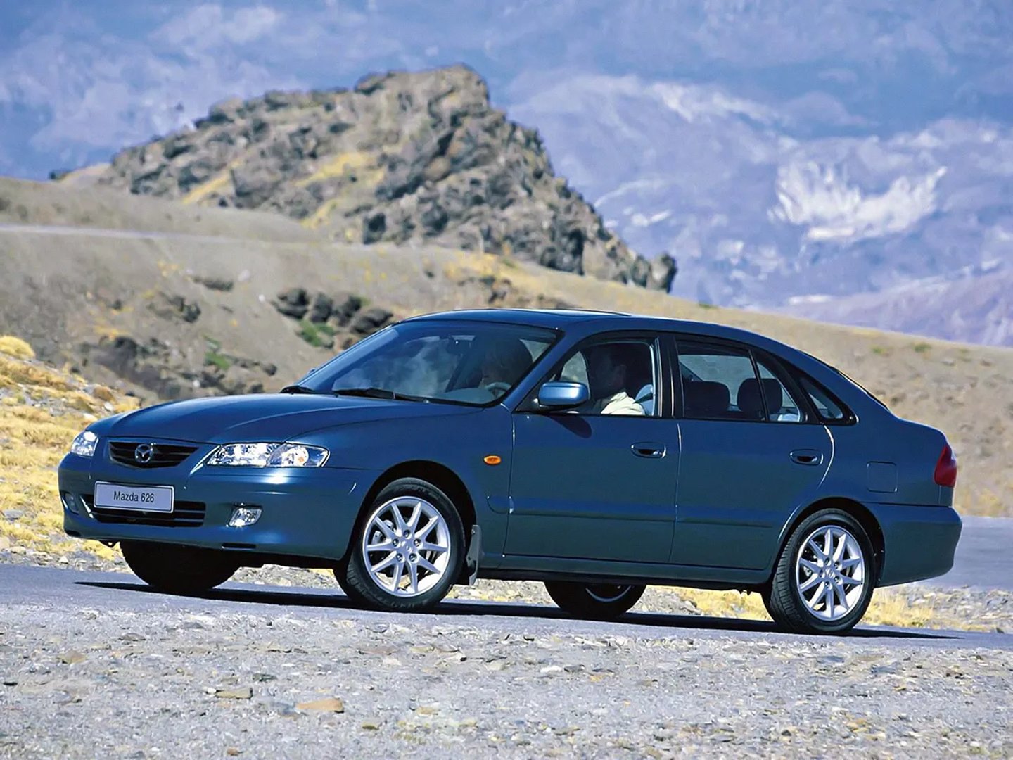 Mazda_626_5_generation__Hatchback_5-door__4.jpg