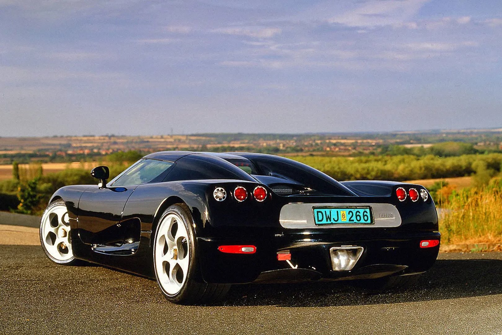 Koenigsegg_CC8S_1_generation__Coupe__3.jpg