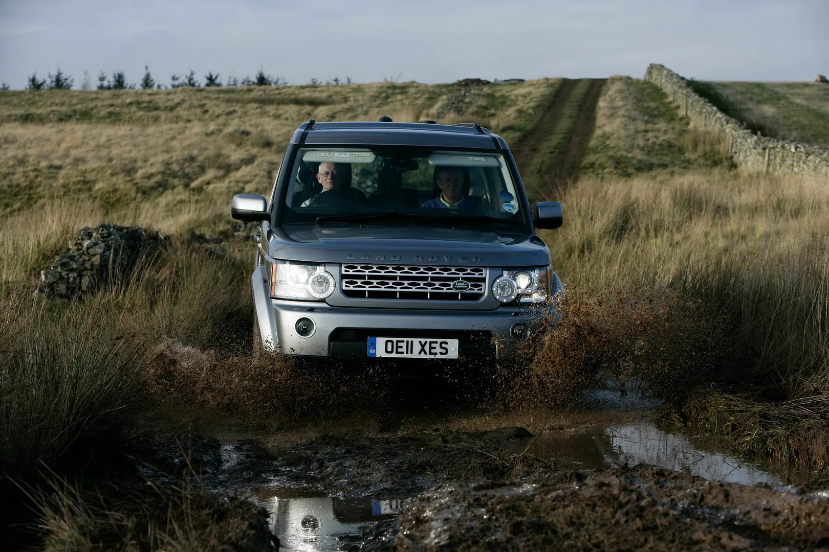 Land Rover_Discovery_4_generation__SUV_5-doors__11.jpg