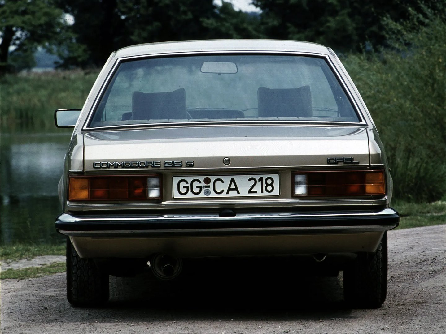Opel_Commodore_3_generation__Sedan__3.jpg