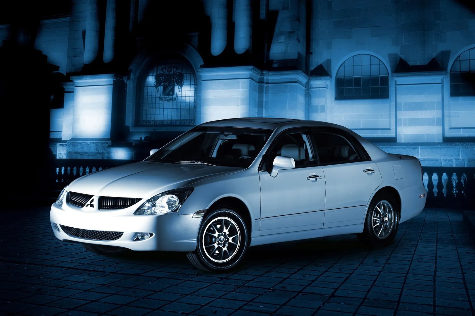 Mitsubishi_Diamante_2_generation__Sedan__8.jpg