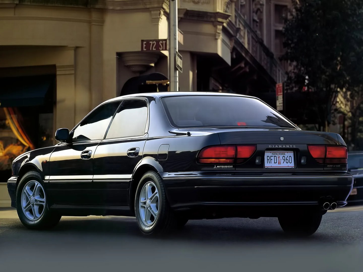 Mitsubishi_Diamante_1_generation__Sedan__3.jpg
