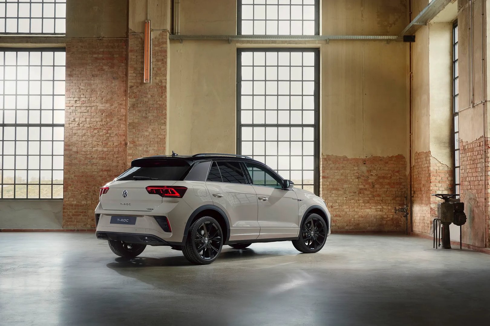 Volkswagen_T-Roc_1_generation_restyling__SUV_5-doors__5.jpg