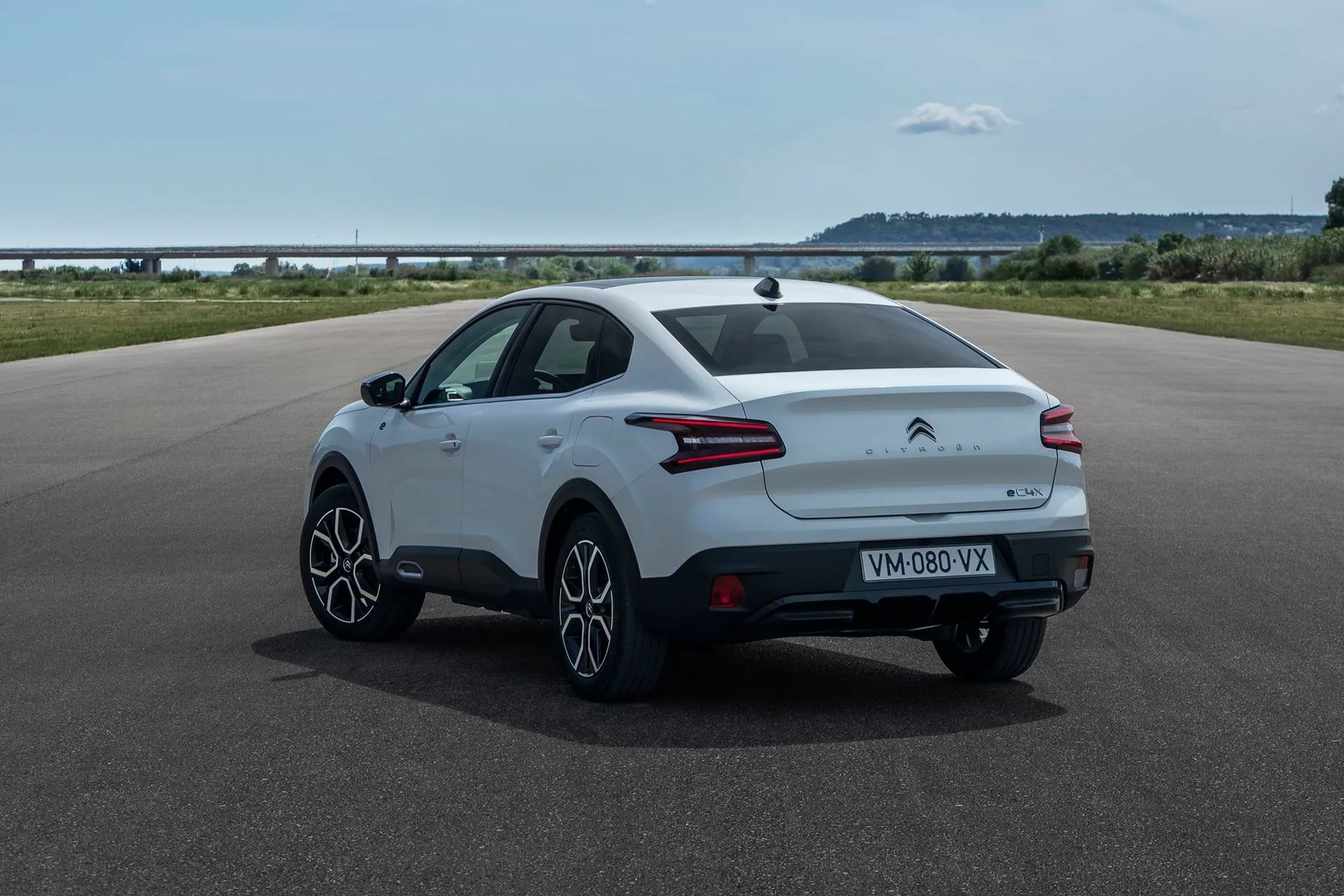 Citroen_C4_X_1_generation__SUV_Coupe__9.jpg