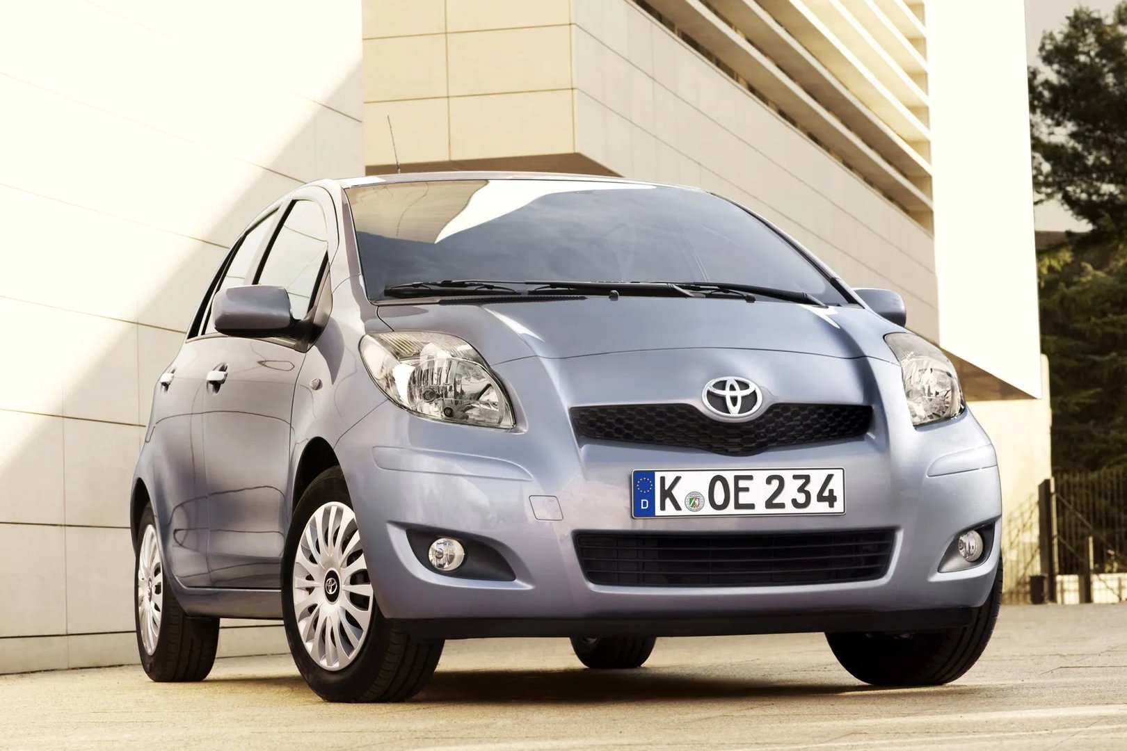Toyota Yaris 2 generation, restyling  Mini 5-doors
