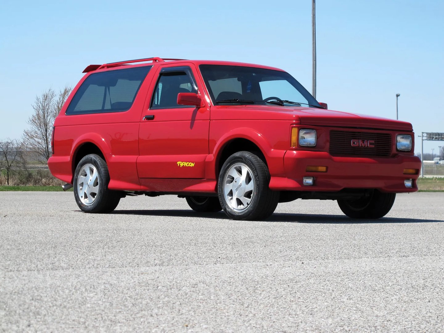 GMC_Typhoon_1_generation__SUV_3-doors__4.jpg