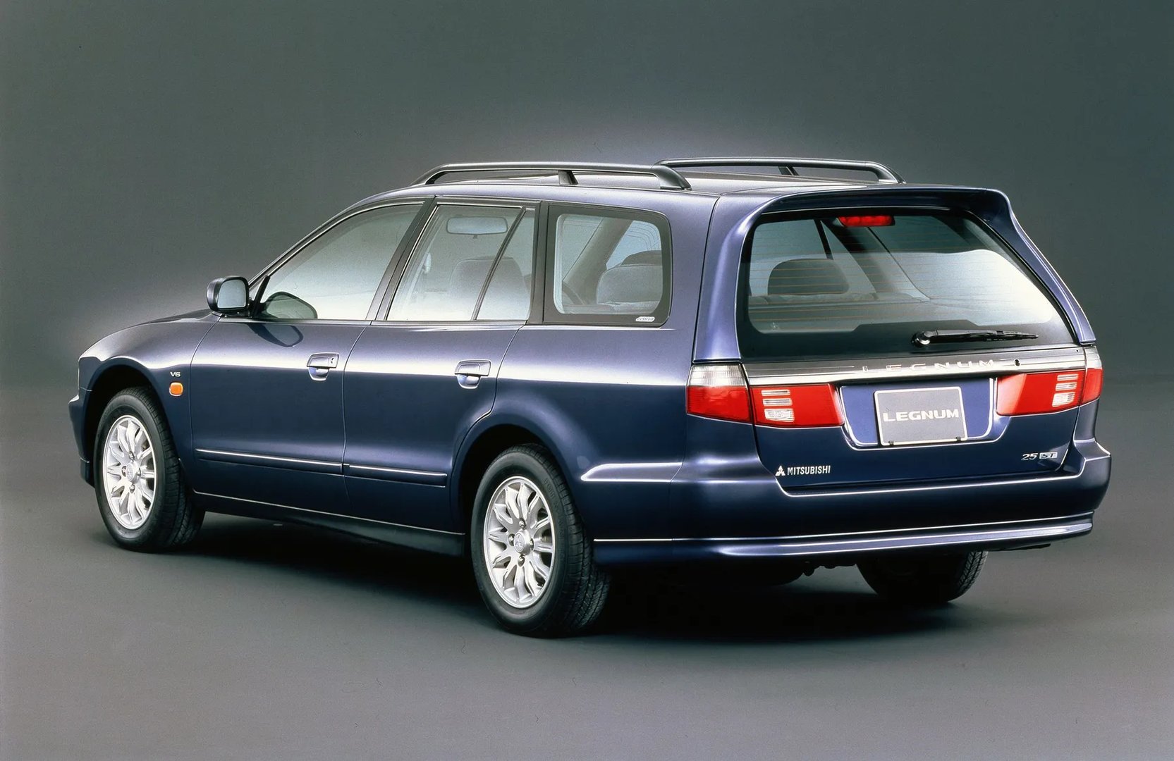 Mitsubishi_Legnum_1_generation__Estate_5-door__1.jpg