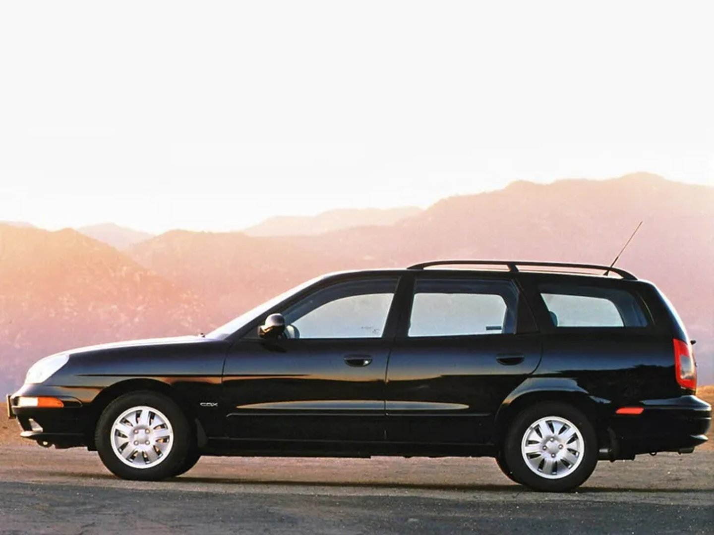 Daewoo_Nubira_2_generation__Estate_5-door__5.jpg