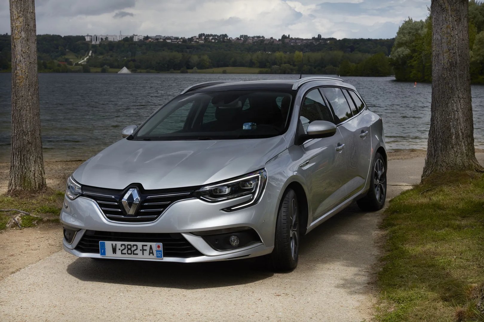 Renault_Megane_4_generation__Estate_5-door__3.jpg