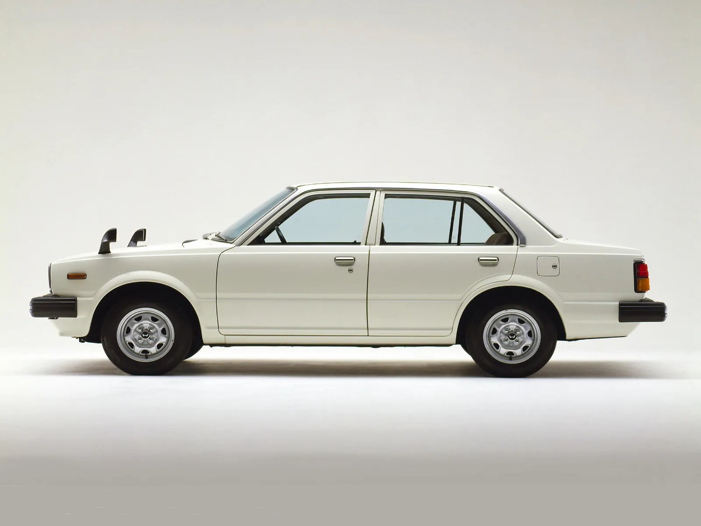 Honda_Civic_(USA)_2_generation__Sedan__1.jpg