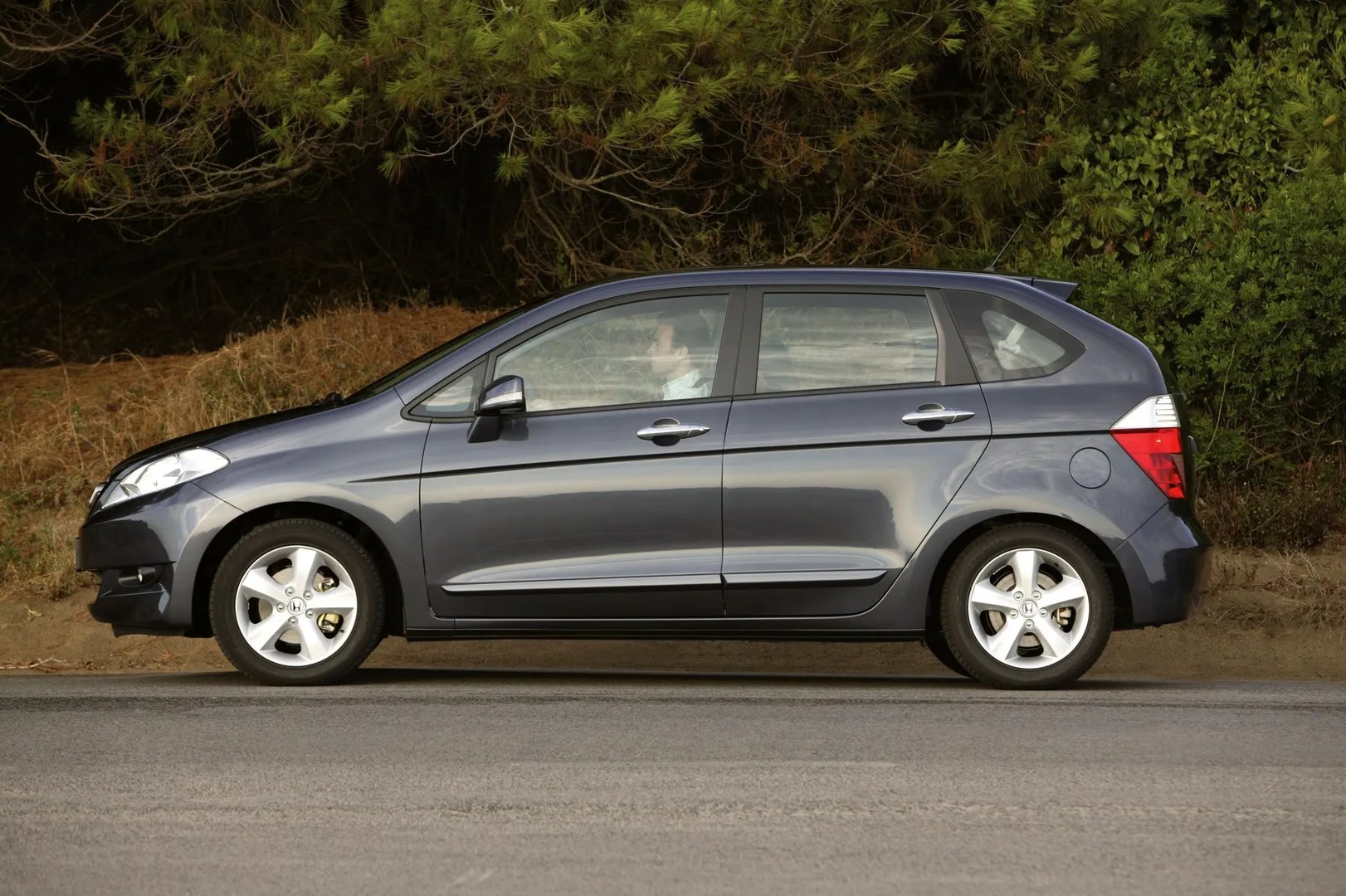 Honda_FR-V_1_generation__Compact_Van__13.jpg