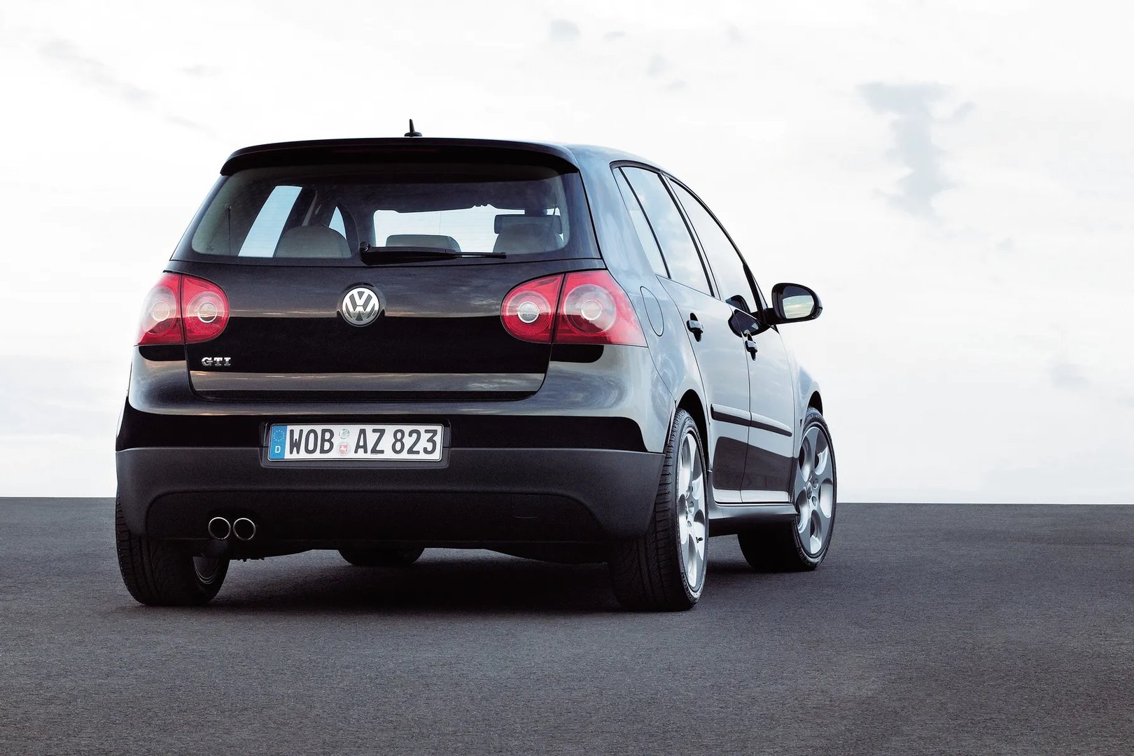 Volkswagen_Golf_GTI_5_generation__Hatchback_5-door__3.jpg