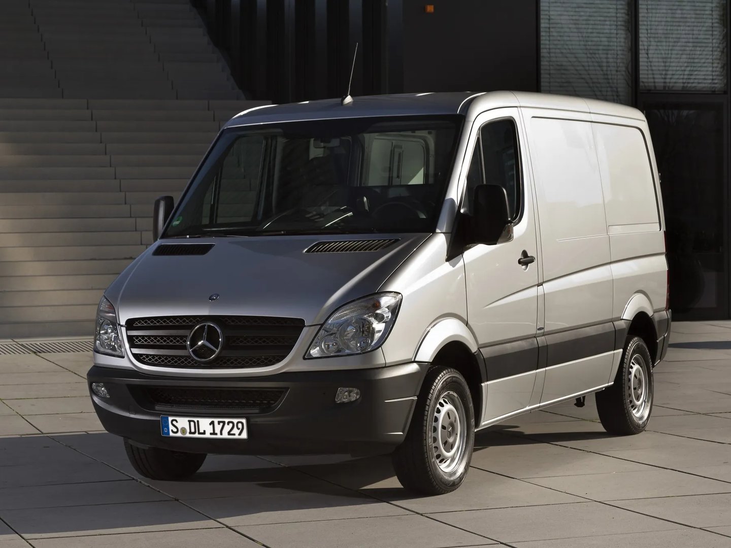 Mercedes_Sprinter_2_generation__Van__13.jpg