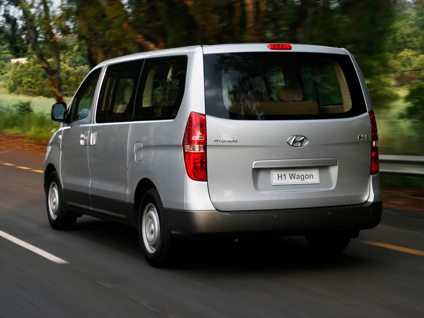 Hyundai_i800_2_generation_restyling__Minivan__11.jpg