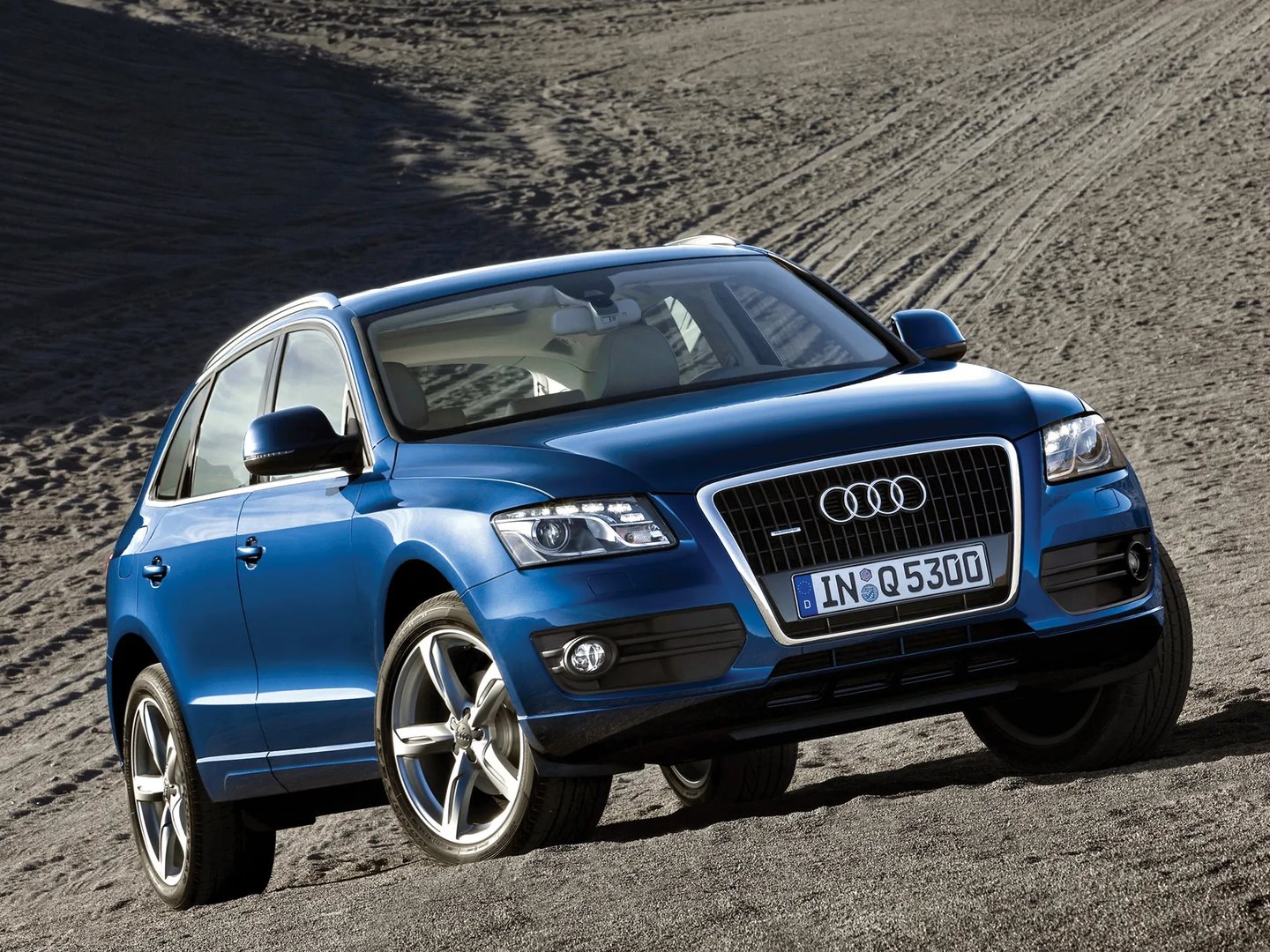 Audi_Q5_1_generation__SUV_5-doors__11.jpg