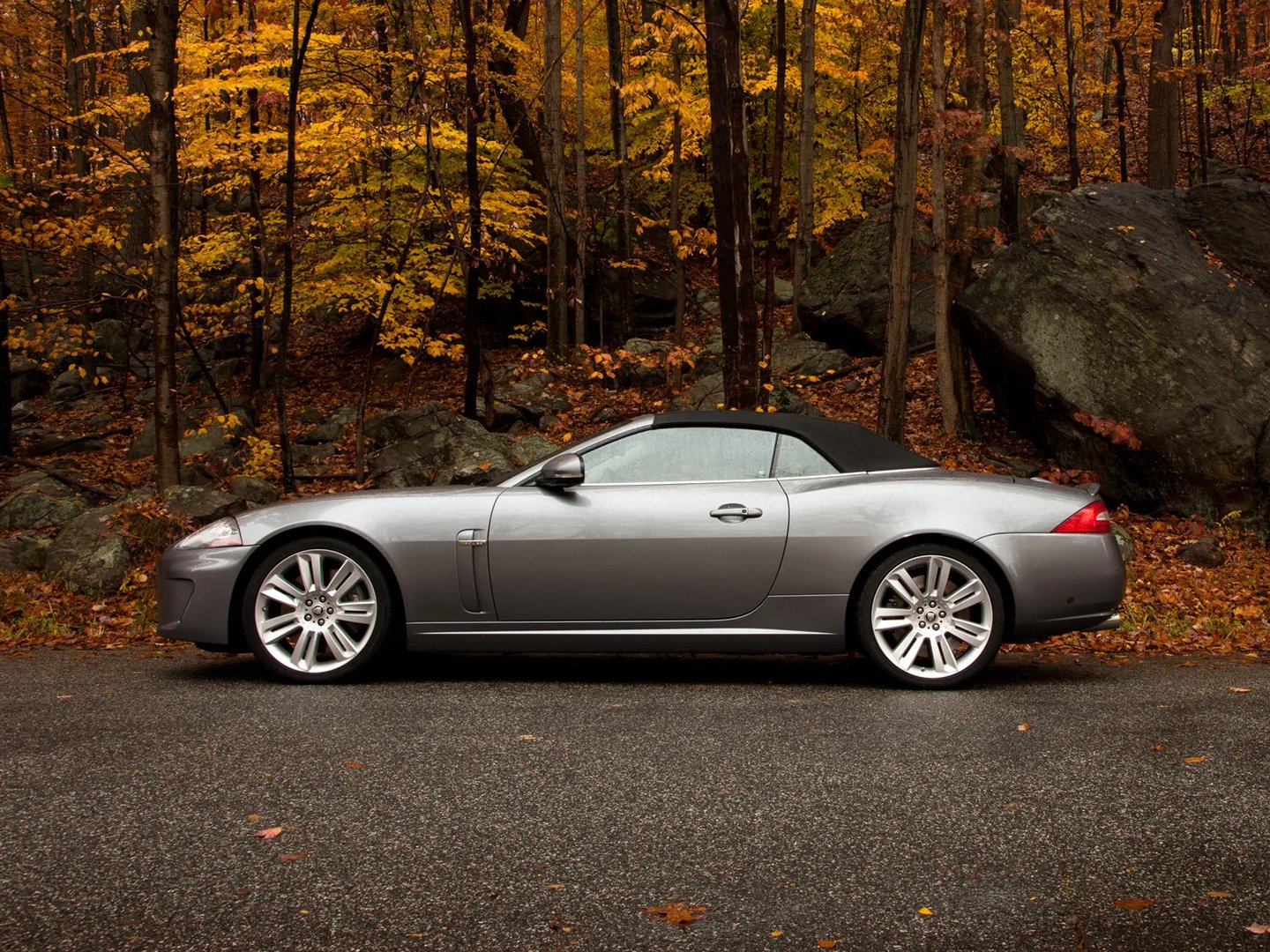 Jaguar_XKR_2_generation_restyling_1__Cabrio__12.jpg