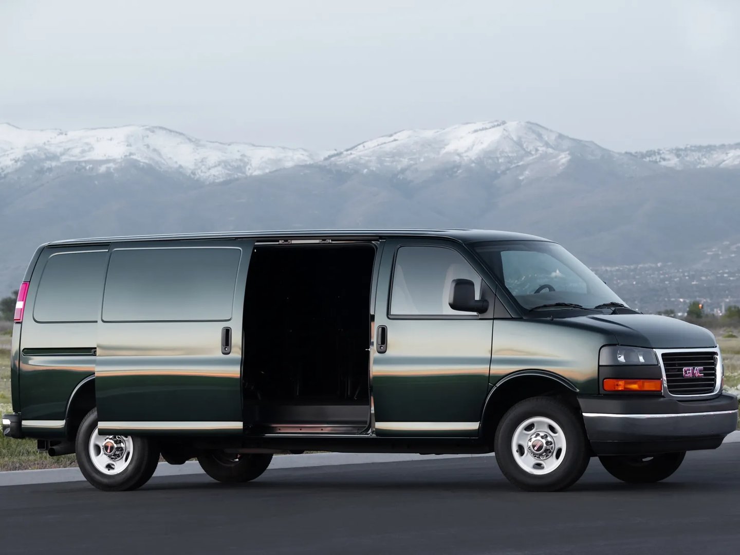 GMC_Savana_2_generation__Van__4.jpg