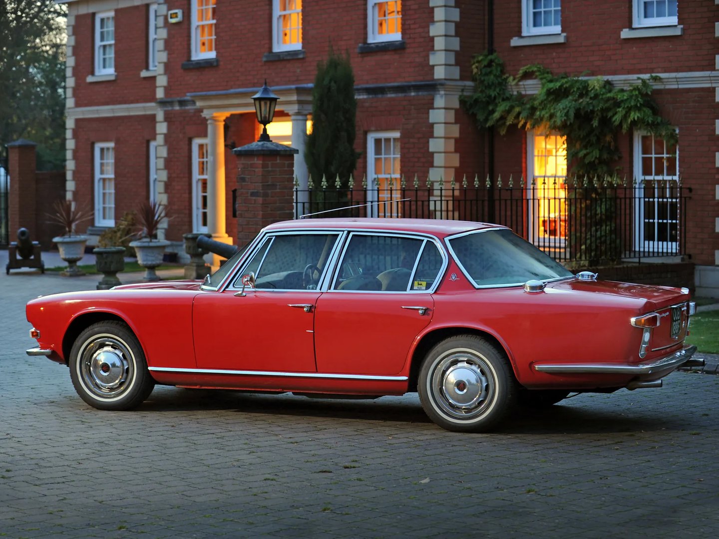 Maserati_Quattroporte_1_generation_restyling__Sedan__1.jpg