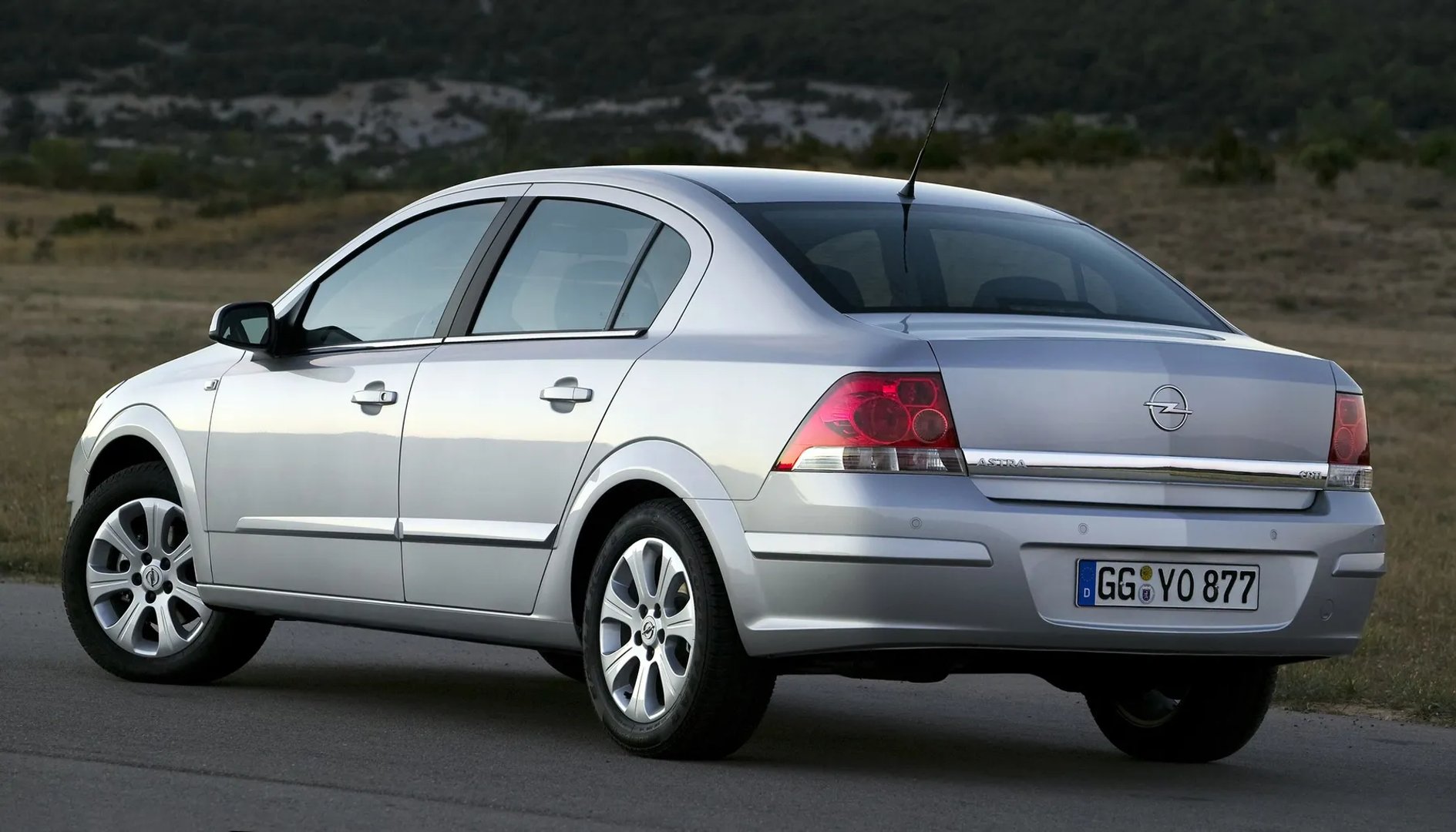 Opel_Astra_3_generation_restyling__Sedan__3.jpg