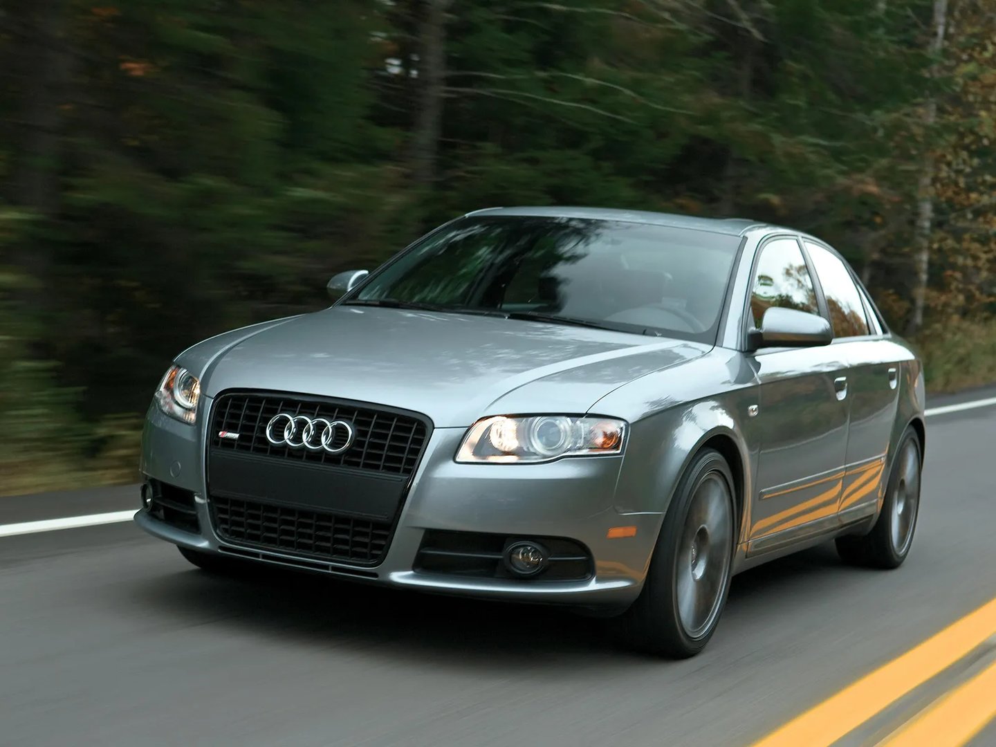 Audi_A4_3_generation__Sedan__1.jpg