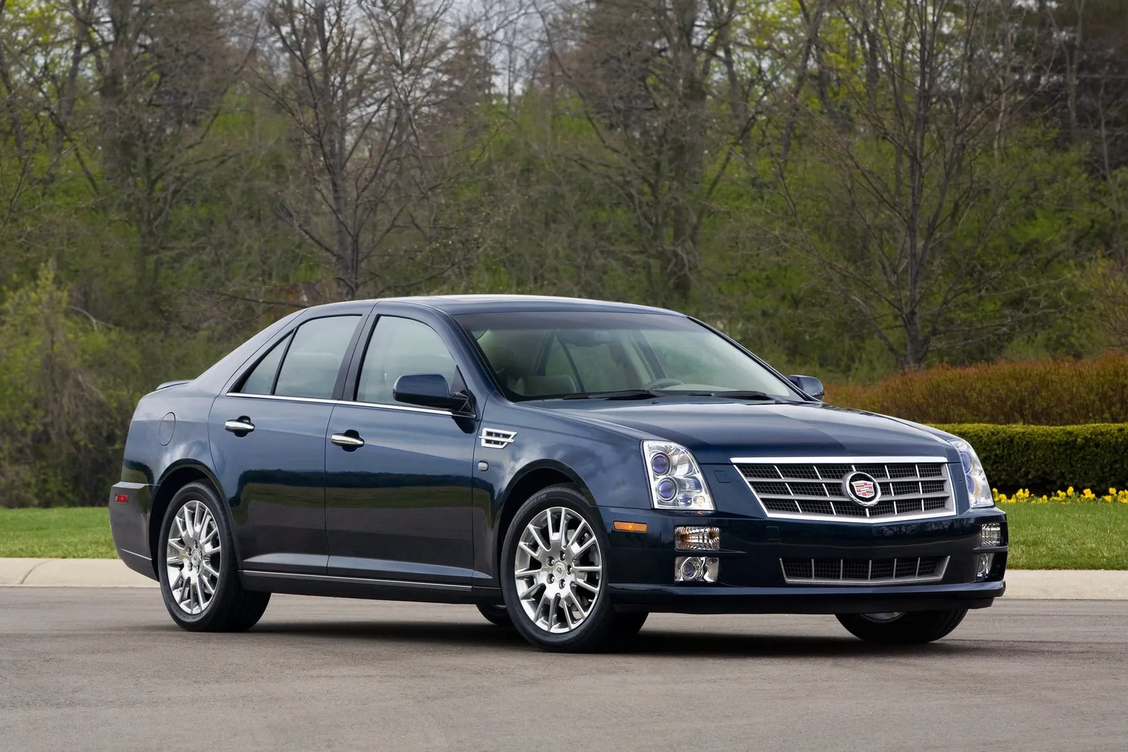 Cadillac_STS_1_generation_restyling__Sedan__2.jpg