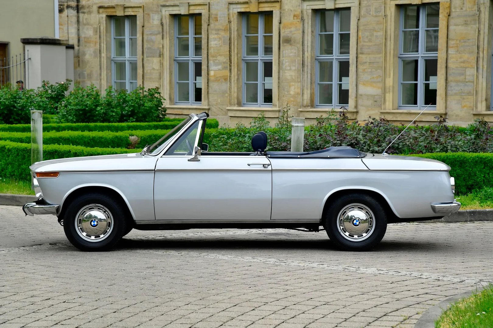 BMW_02_(E10)_1_generation__Cabrio__4.jpg