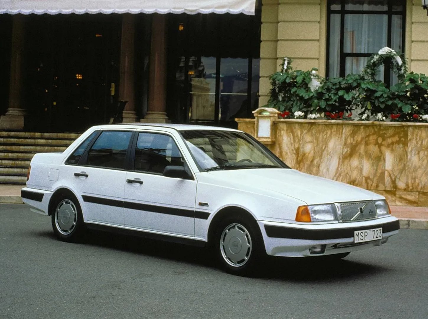 Volvo_460_1_generation__Sedan__4.jpg