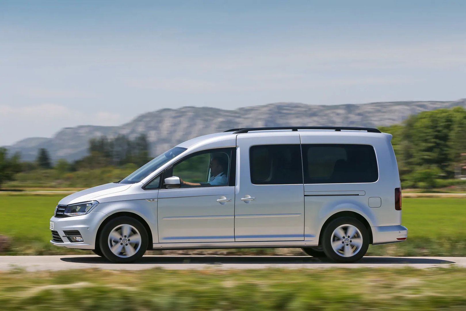 Volkswagen_Caddy_4_generation__Compact_Van_Long__4.jpg