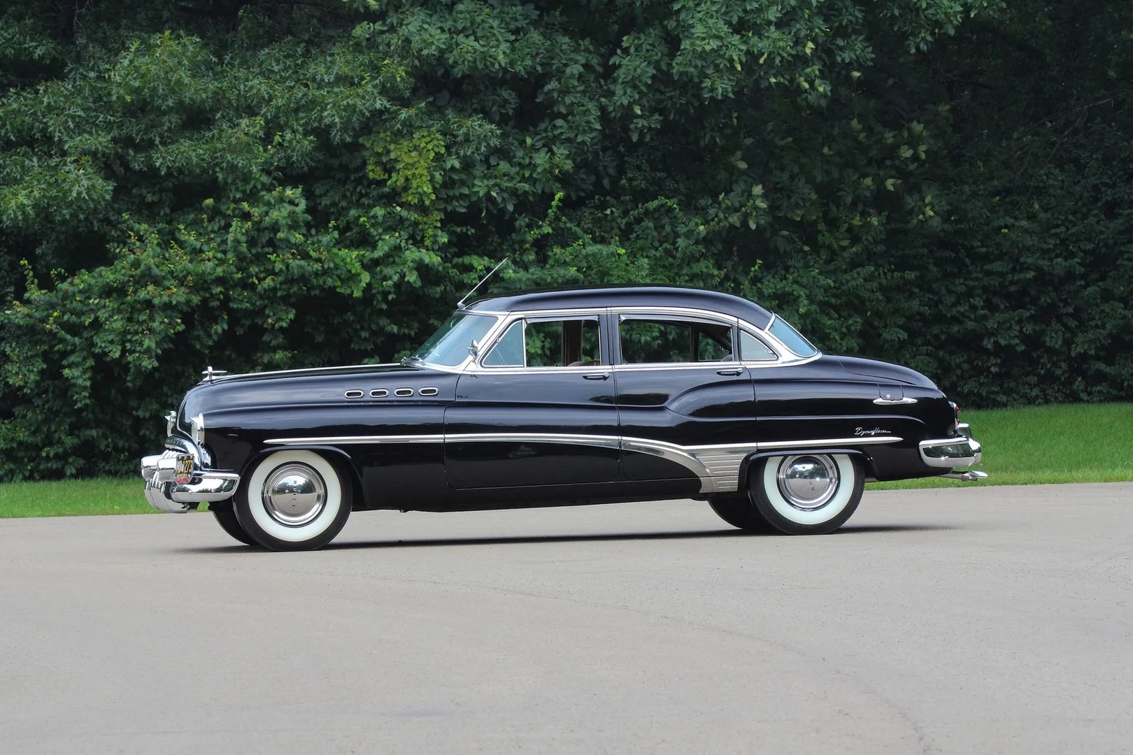Buick_Roadmaster_5_generation__Sedan__2.jpg