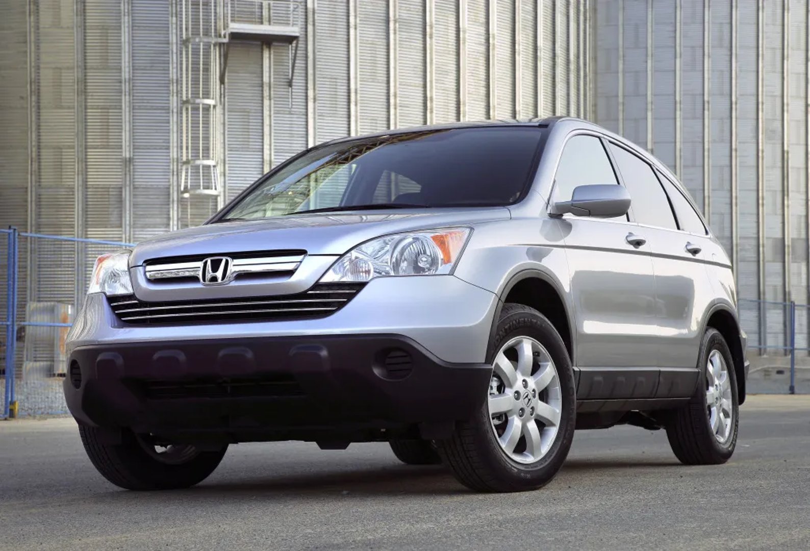 Honda_CR-V_3_generation__SUV_5-doors__4.jpg