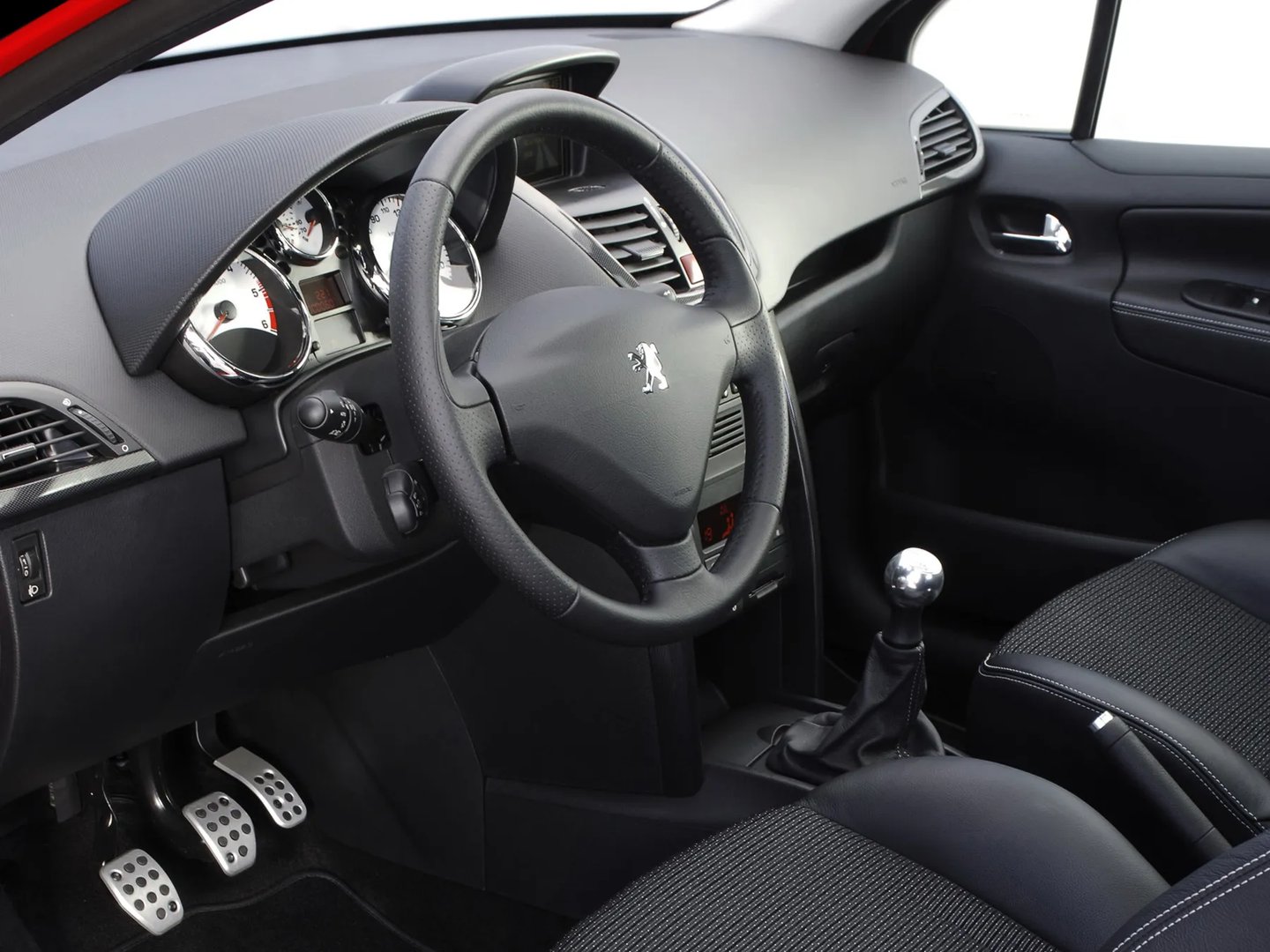 Peugeot_207_1_generation__Hatchback_3-door__3.jpg