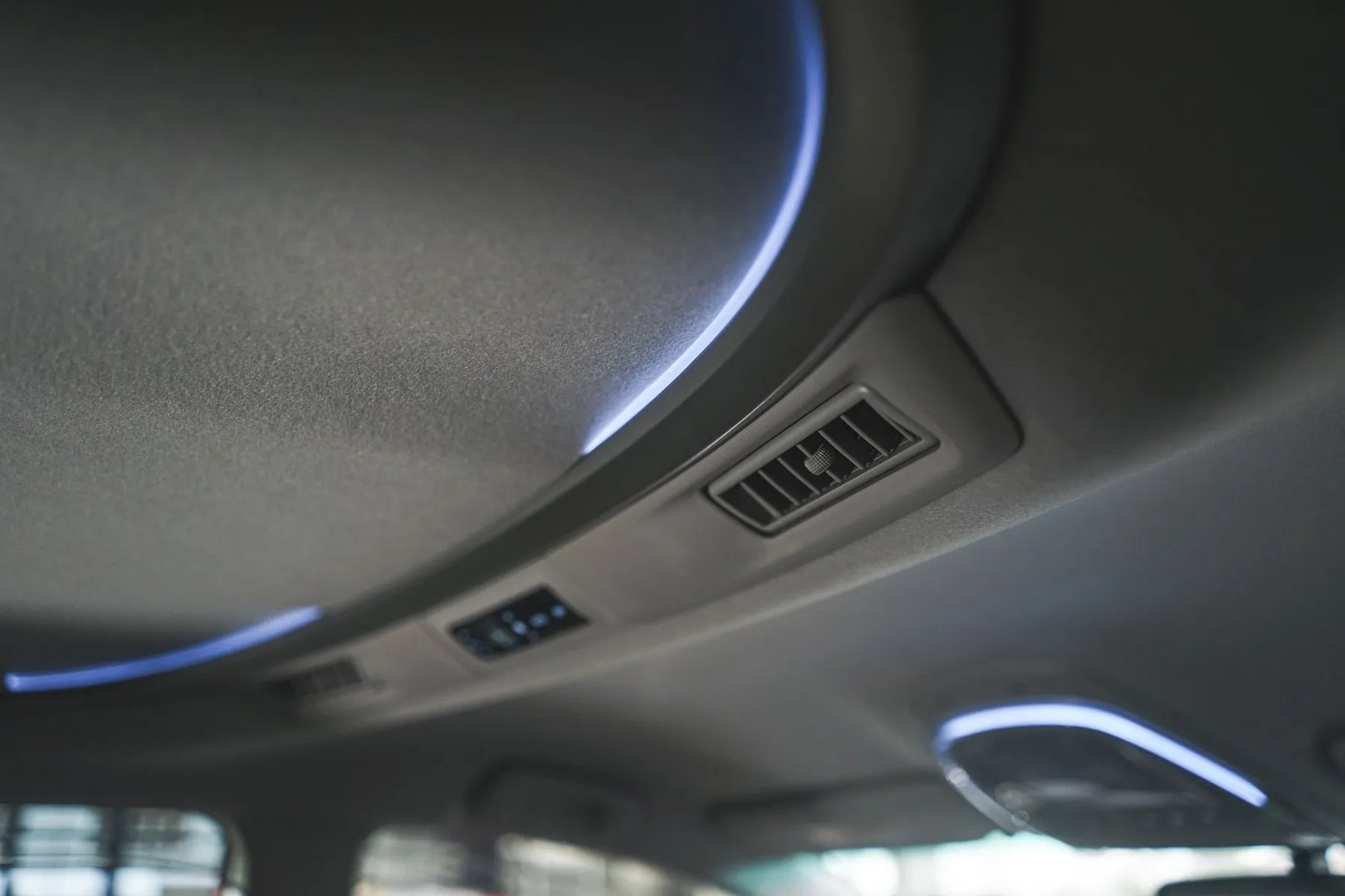 Toyota_Innova_2_generation_restyling__Compact_Van__12.jpg