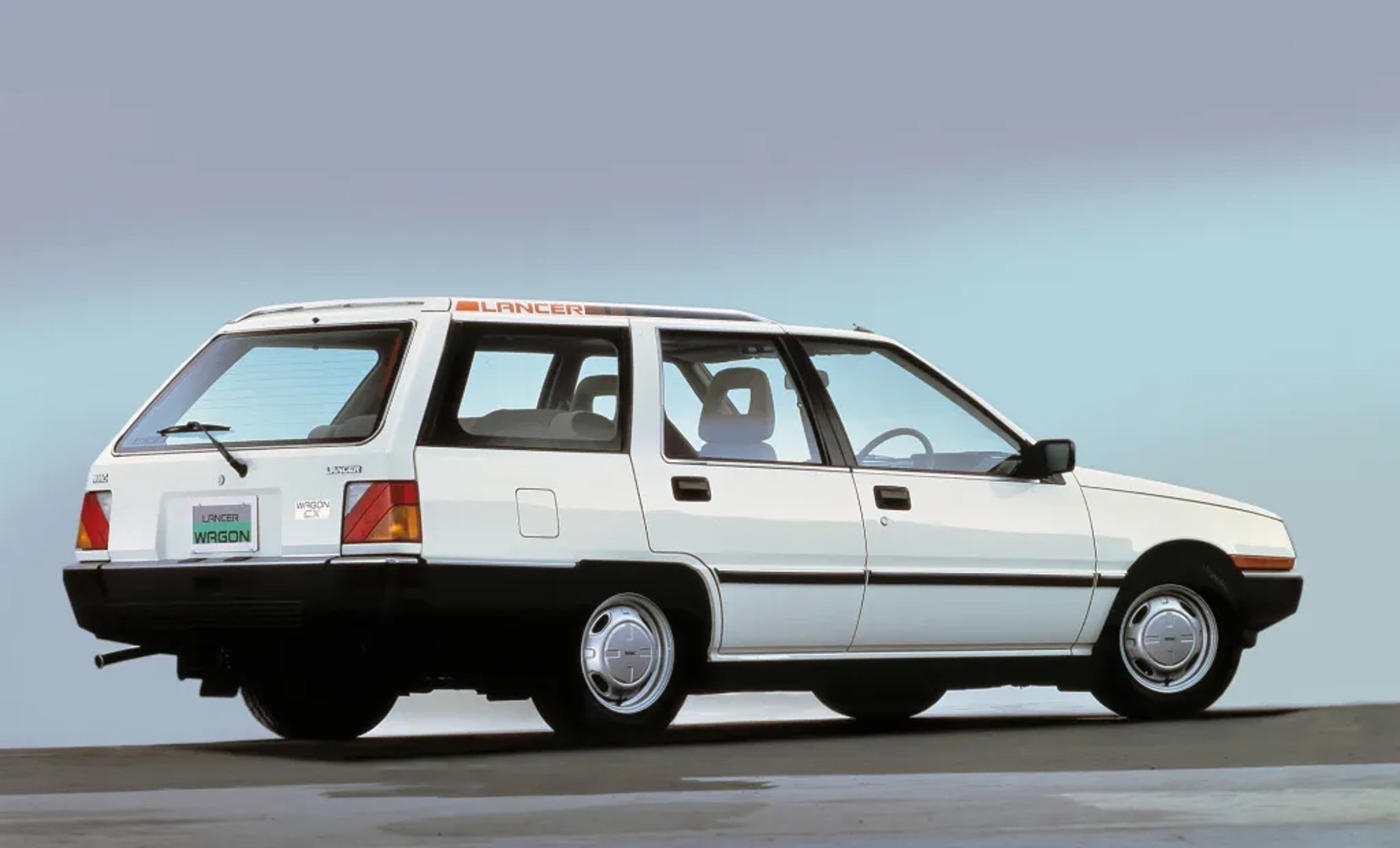 Mitsubishi_Lancer_4_generation__Estate_5-door__1.jpg