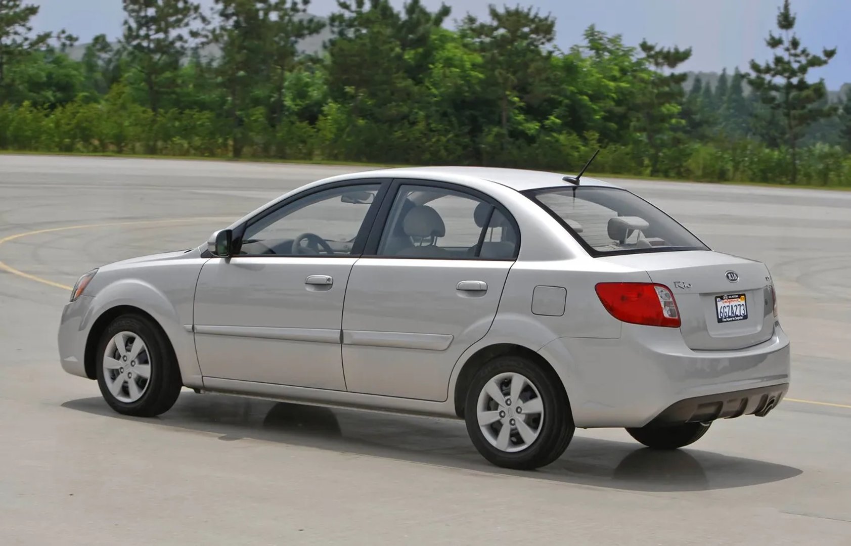Kia_Rio_2_generation_restyling__Sedan__5.jpg