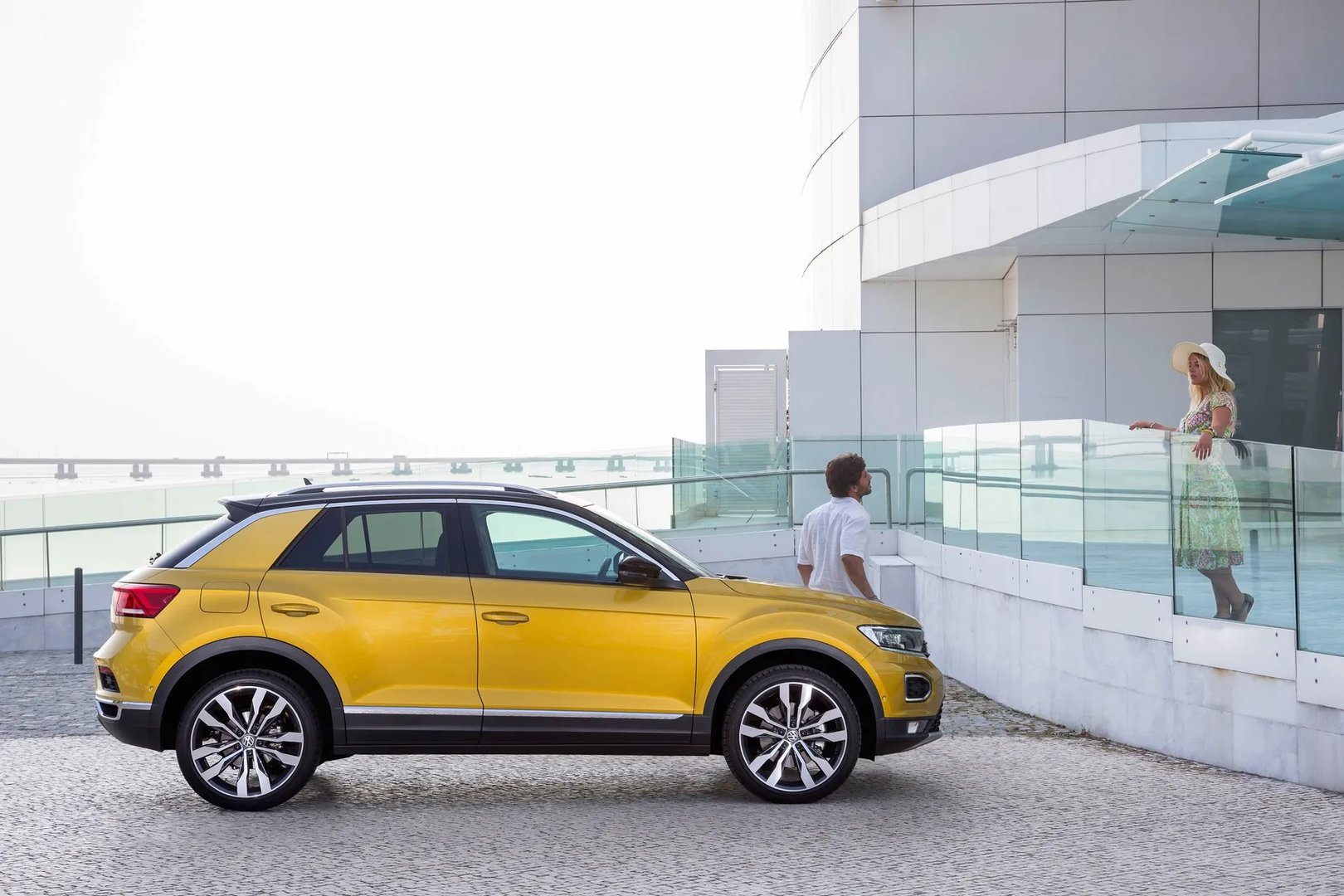 Volkswagen_T-Roc_1_generation__SUV_5-doors__7.jpg