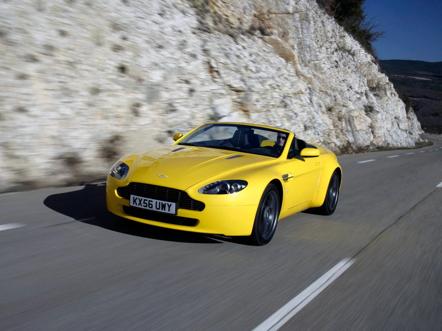 Aston Martin_Vantage_3_generation__Roadster__5.jpg