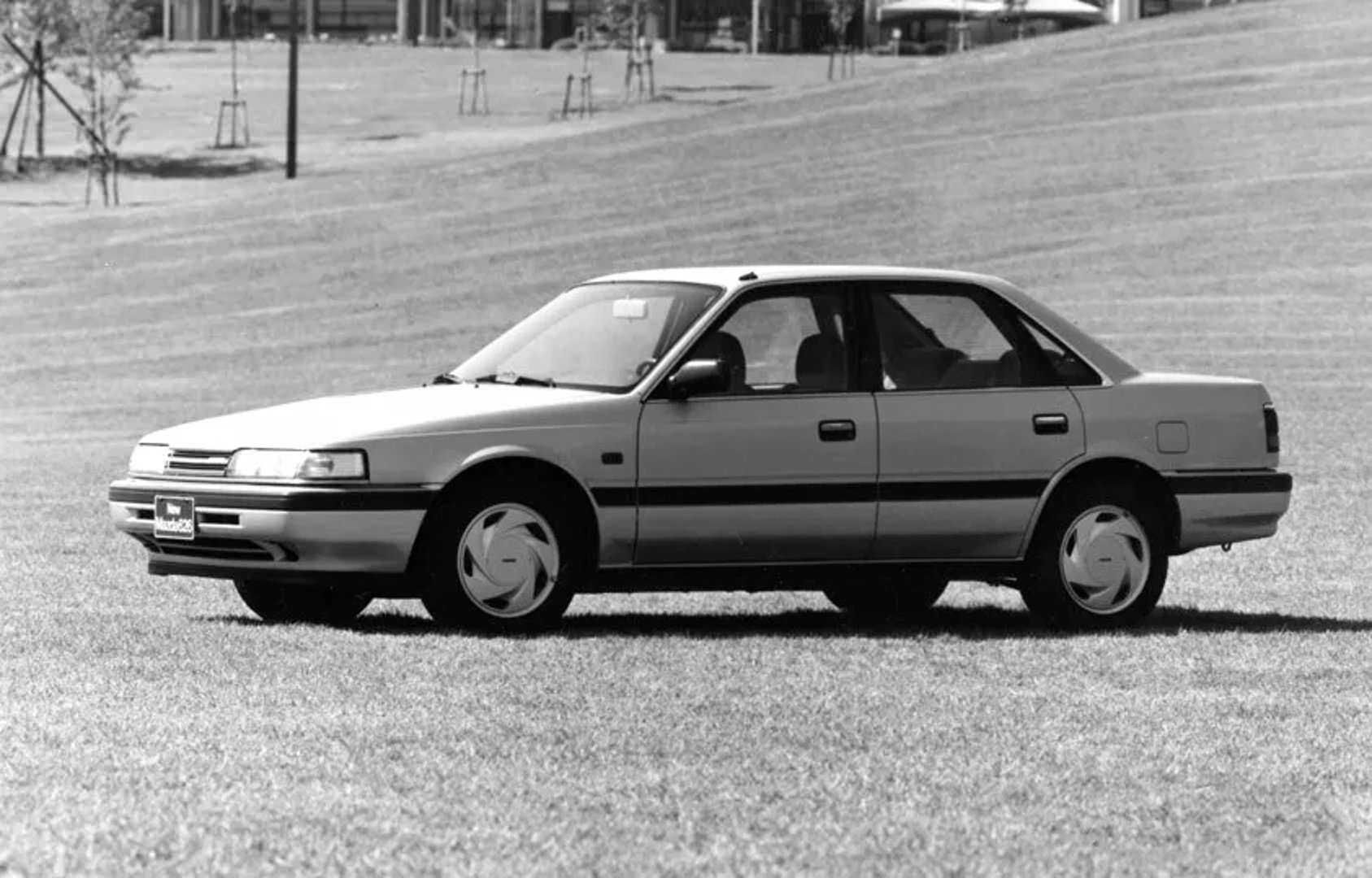 Mazda_626_3_generation__Sedan__1.jpg